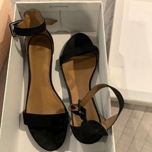 Women’s black sandals